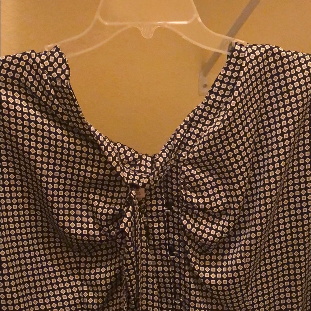 Worthington, black/white button down, tie at top